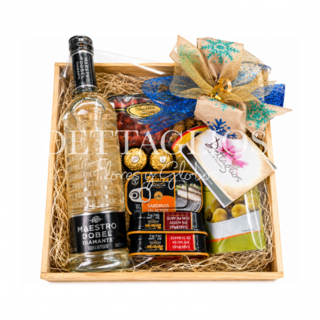 Obsequio en caja con botella Maestro Tequilero dobel con 7 complementos
