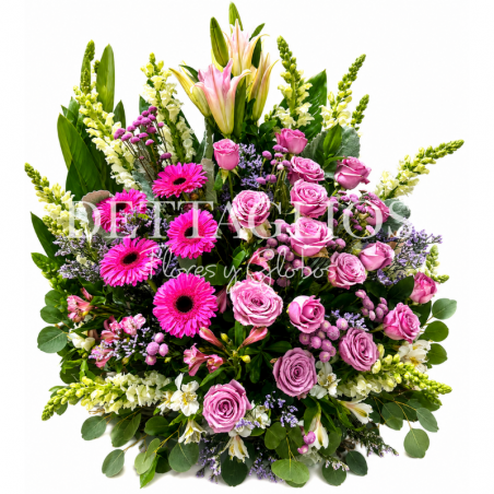 Diseño floral combinado con finos follajes
