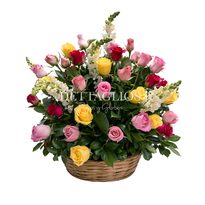 Hermoso diseño floral  50 rosas