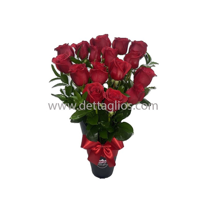Diseño Floral de 15 rosas en base